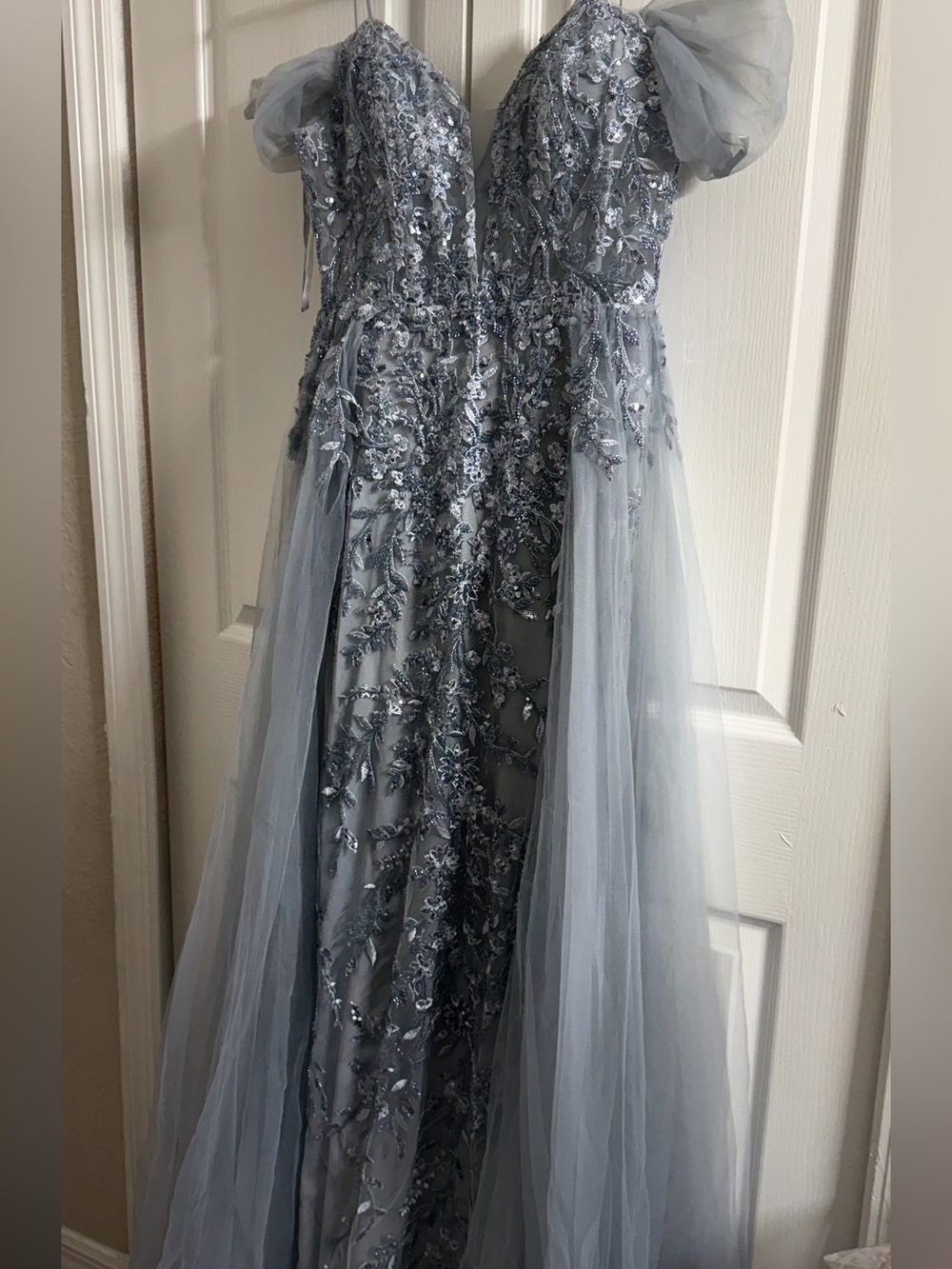 Elegant Light Gray Blue Embroidered Tulle Prom Dress